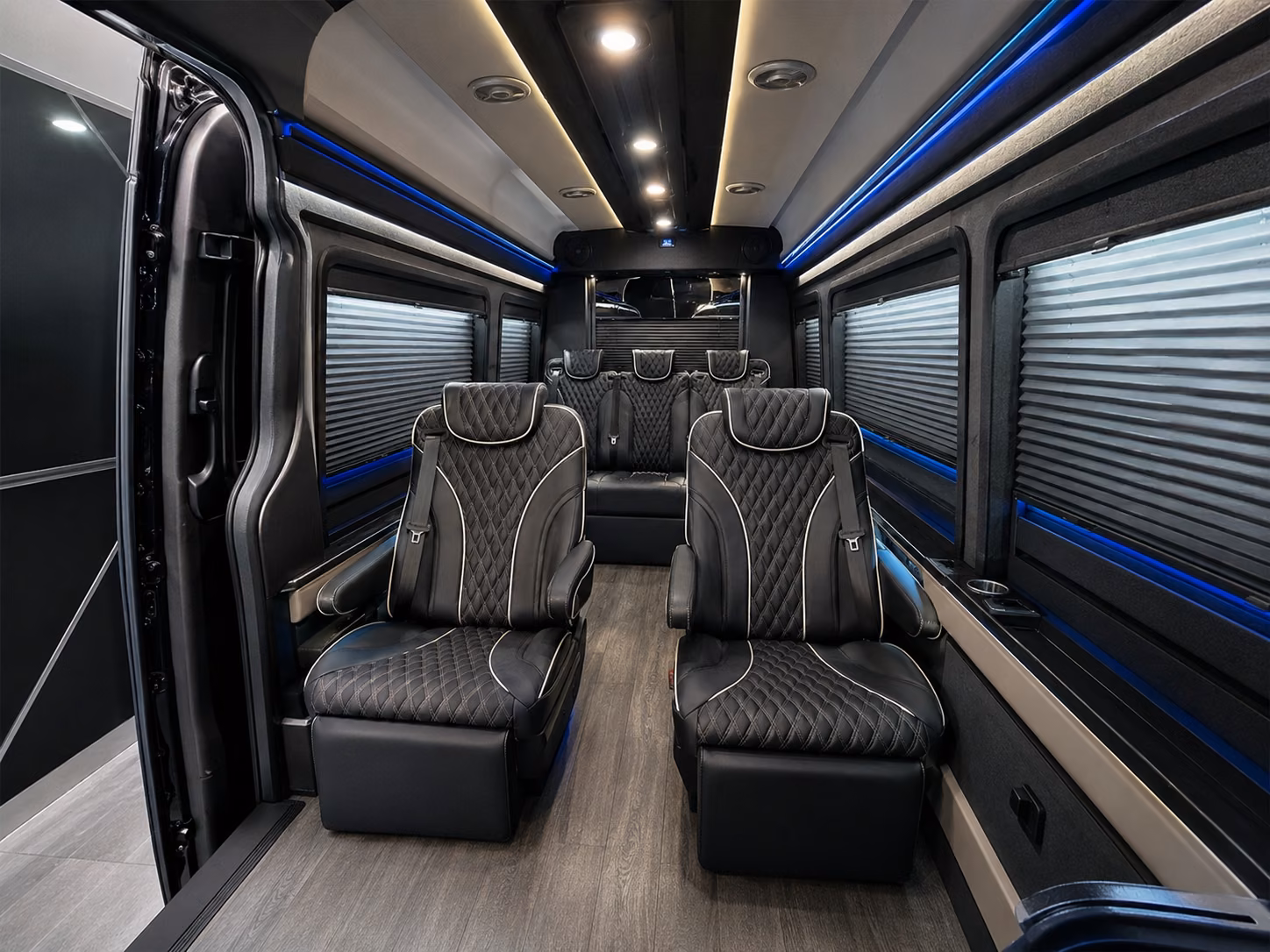 overlandparkcharterbuscompany com puts airport transportation for overland park groups in one easy place